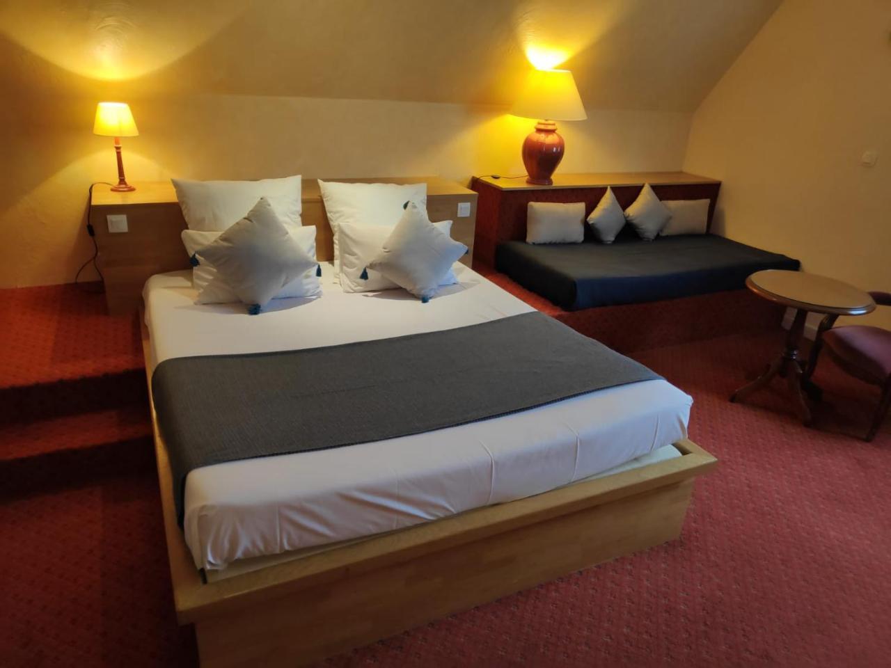 Logis Hotel Calisola Besancon - Soiree Etape Chalezeule Eksteriør bilde
